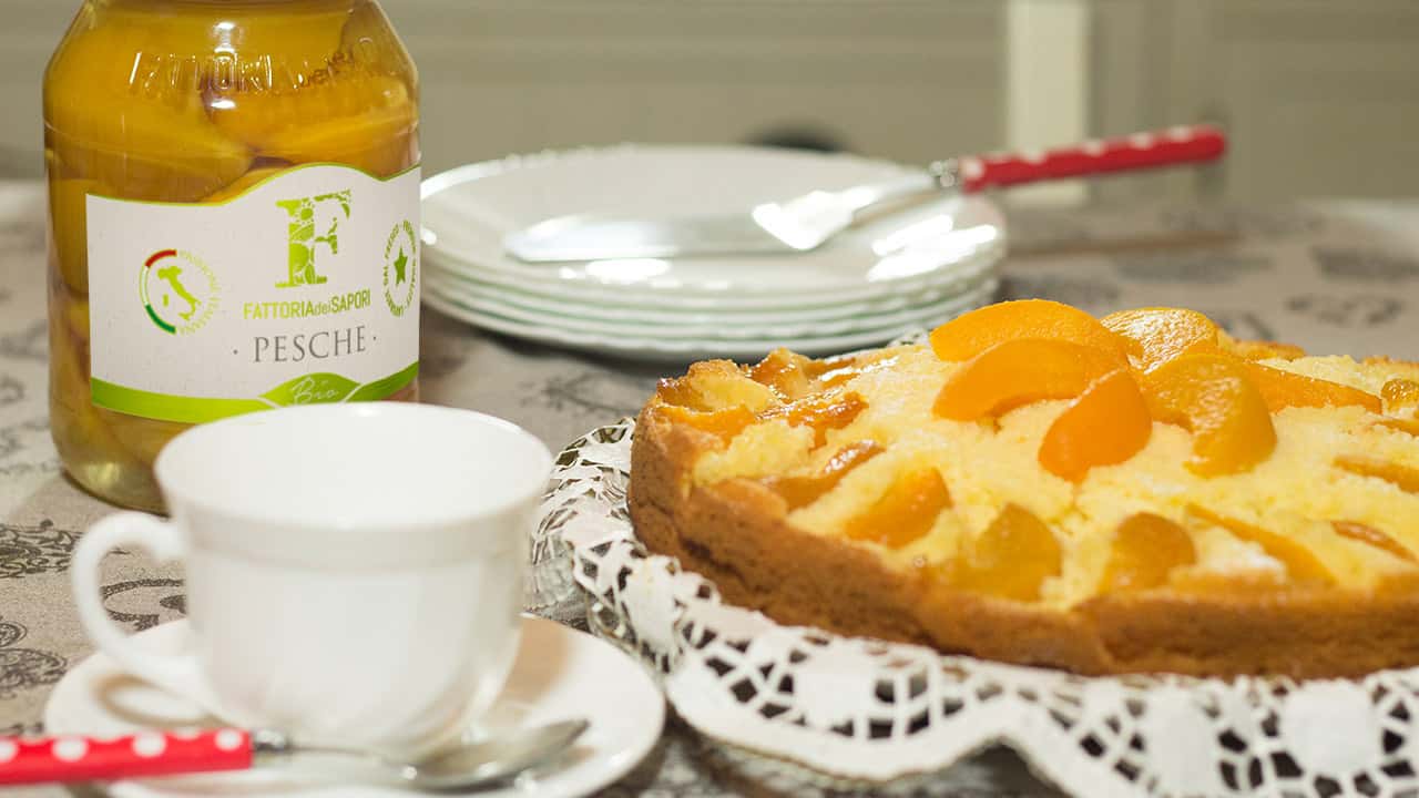 TORTA ALLO YOGURT E PESCHE SCIROPPATE