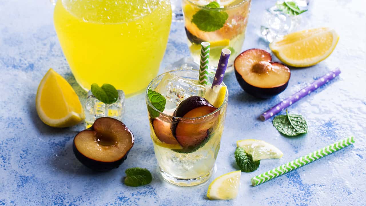 COCKTAIL DI PRUGNE E MELISSA