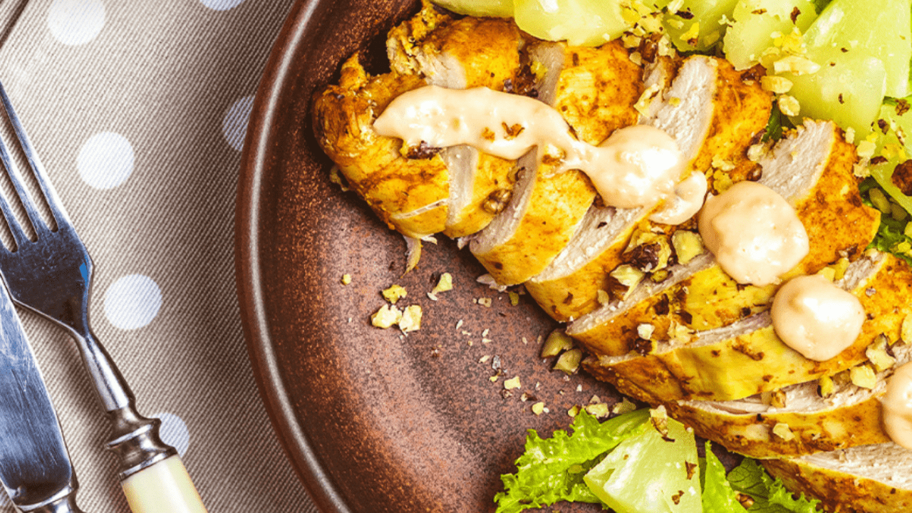 Hawaiian Salad con pollo, ananas e noci