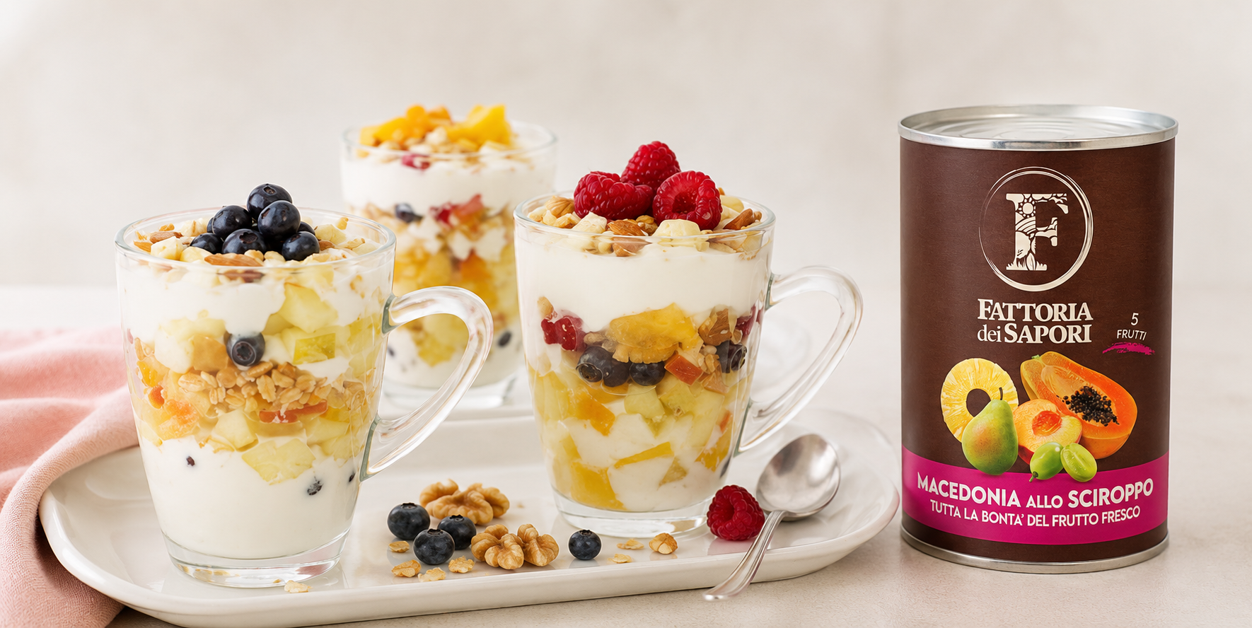 MACEDONIA CON GRANOLA E YOGURT