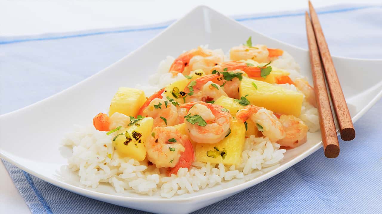 RISO CON ANANAS, GAMBERI E PISTACCHI