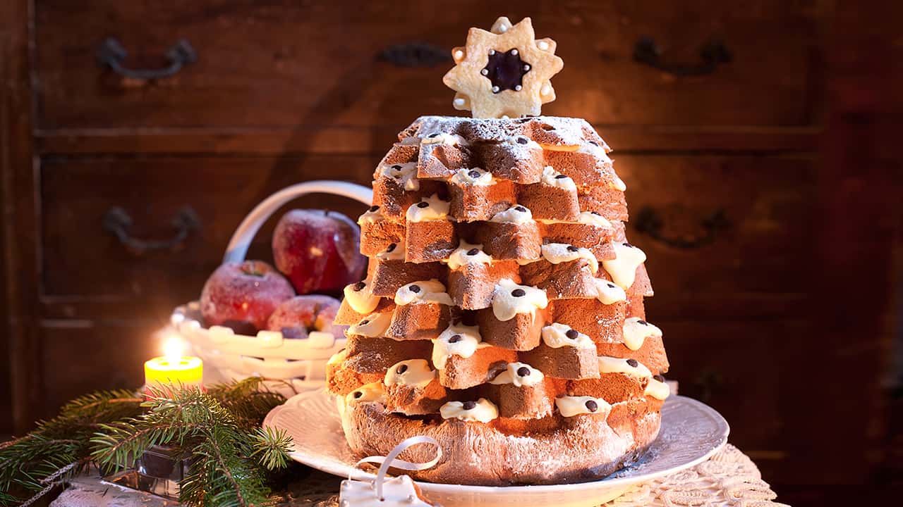 PANDORO CON CREMA AL MASCARPONE E PRUGNE