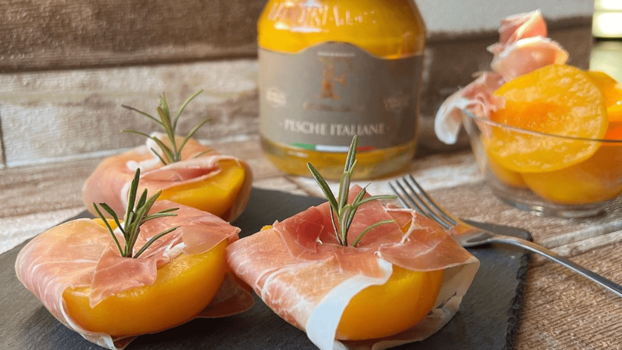 PESCHE ALLO SCIROPPO E PROSCIUTTO CRUDO