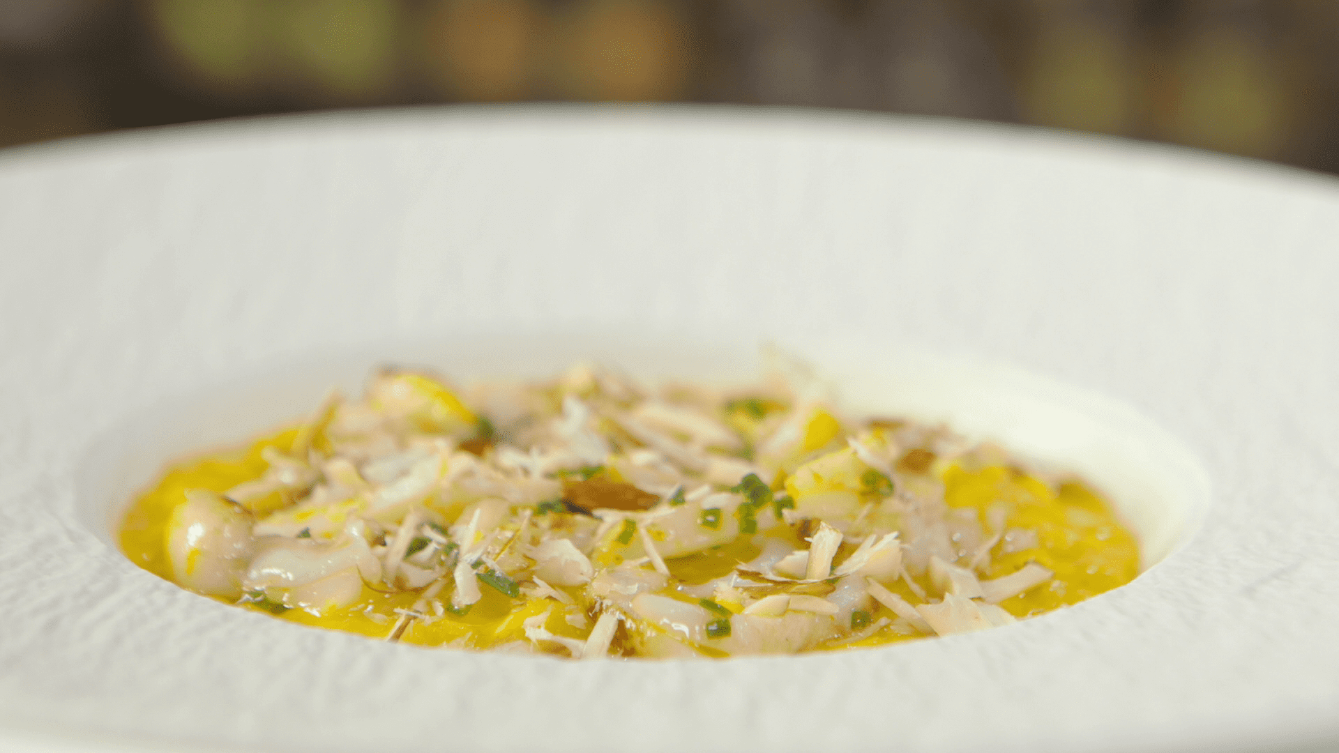 RISOTTO MANTECATO ALLE PESCHE E ZAFFERANO CON SEPPIE E MANDORLE