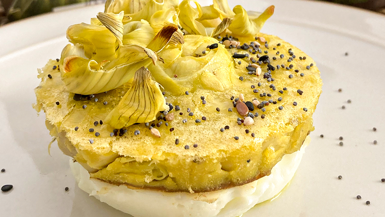 UOVO SCOMPOSTO CON CARCIOFI CON GAMBO