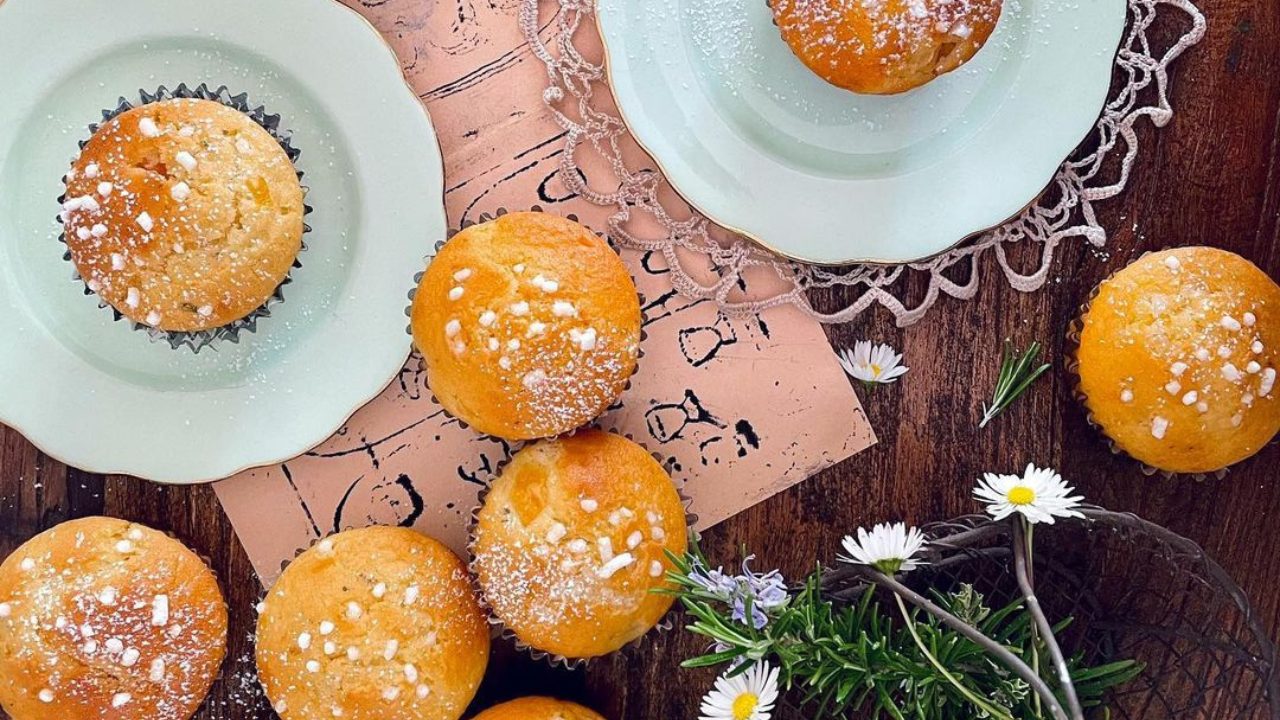 Muffin pesche e rosmarino