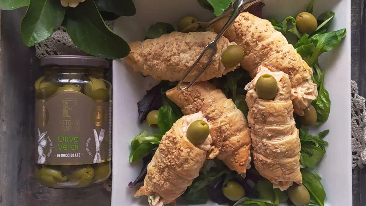 CANNOLI RIPIENI DI INSALATA RUSSA