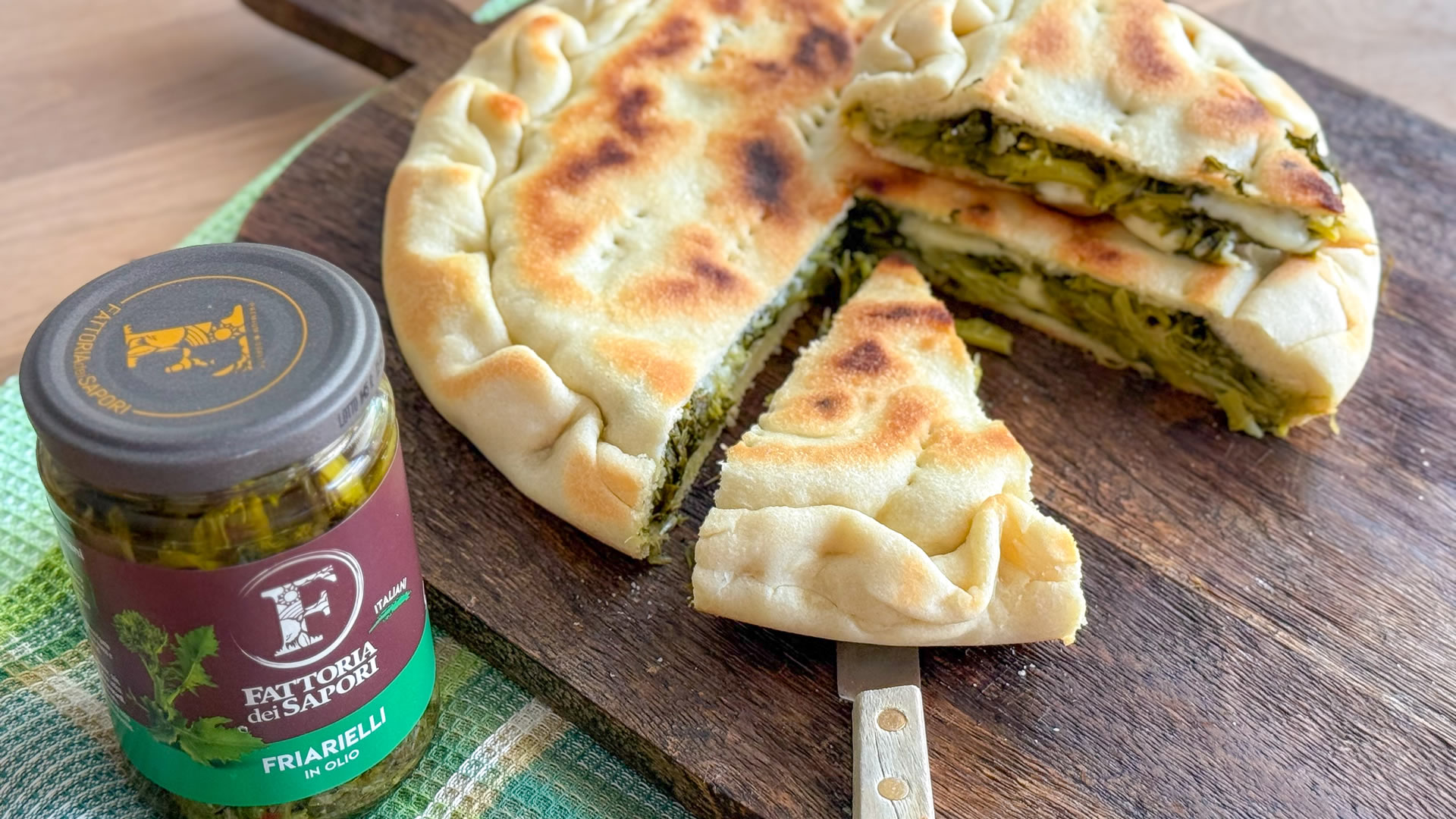 Focaccia in padella friarielli e provola