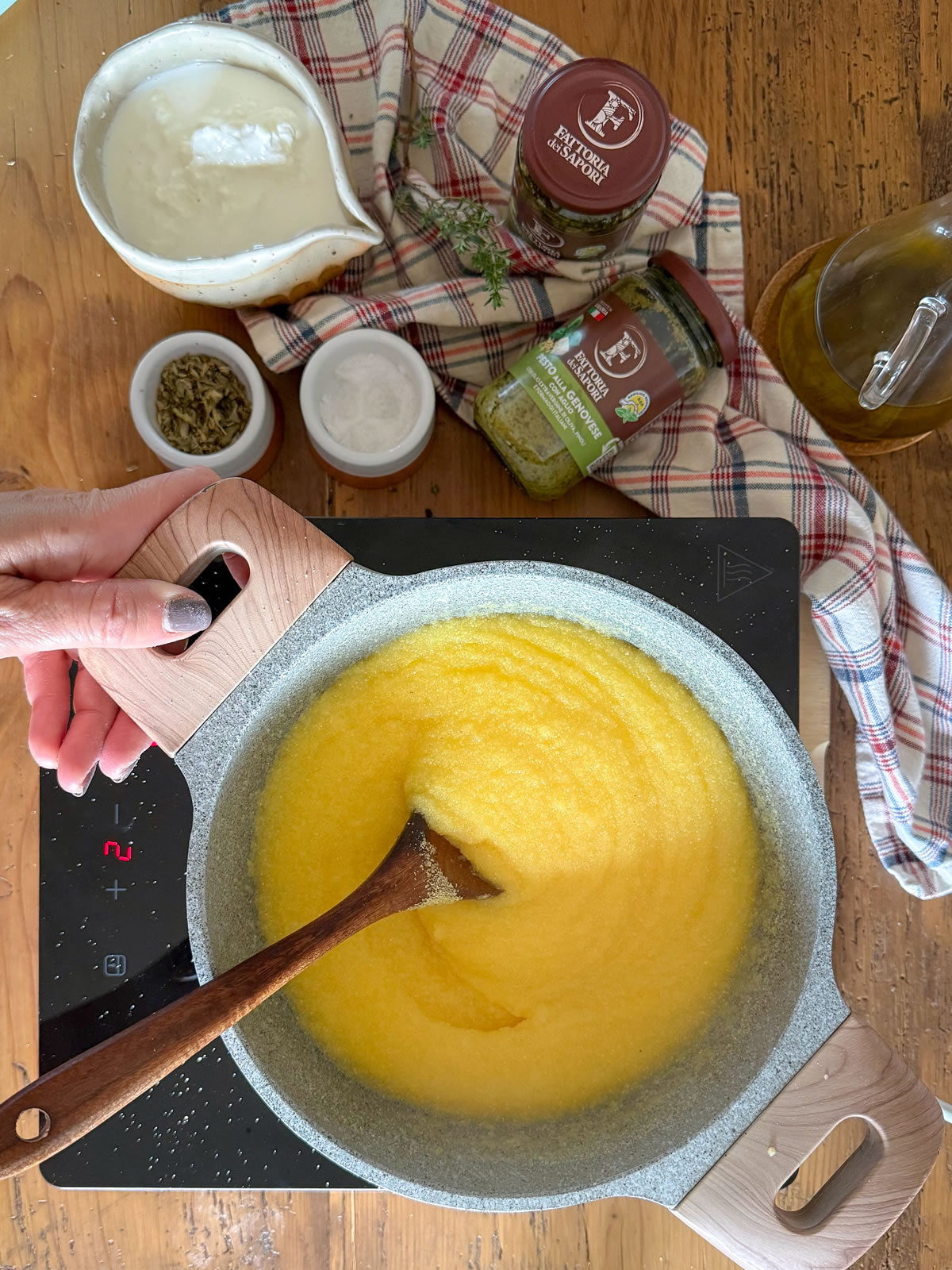 Polenta fritta con pesto stracciatella e pomodorini confit-002 Polenta fritta con pesto stracciatella e pomodorini confit-002