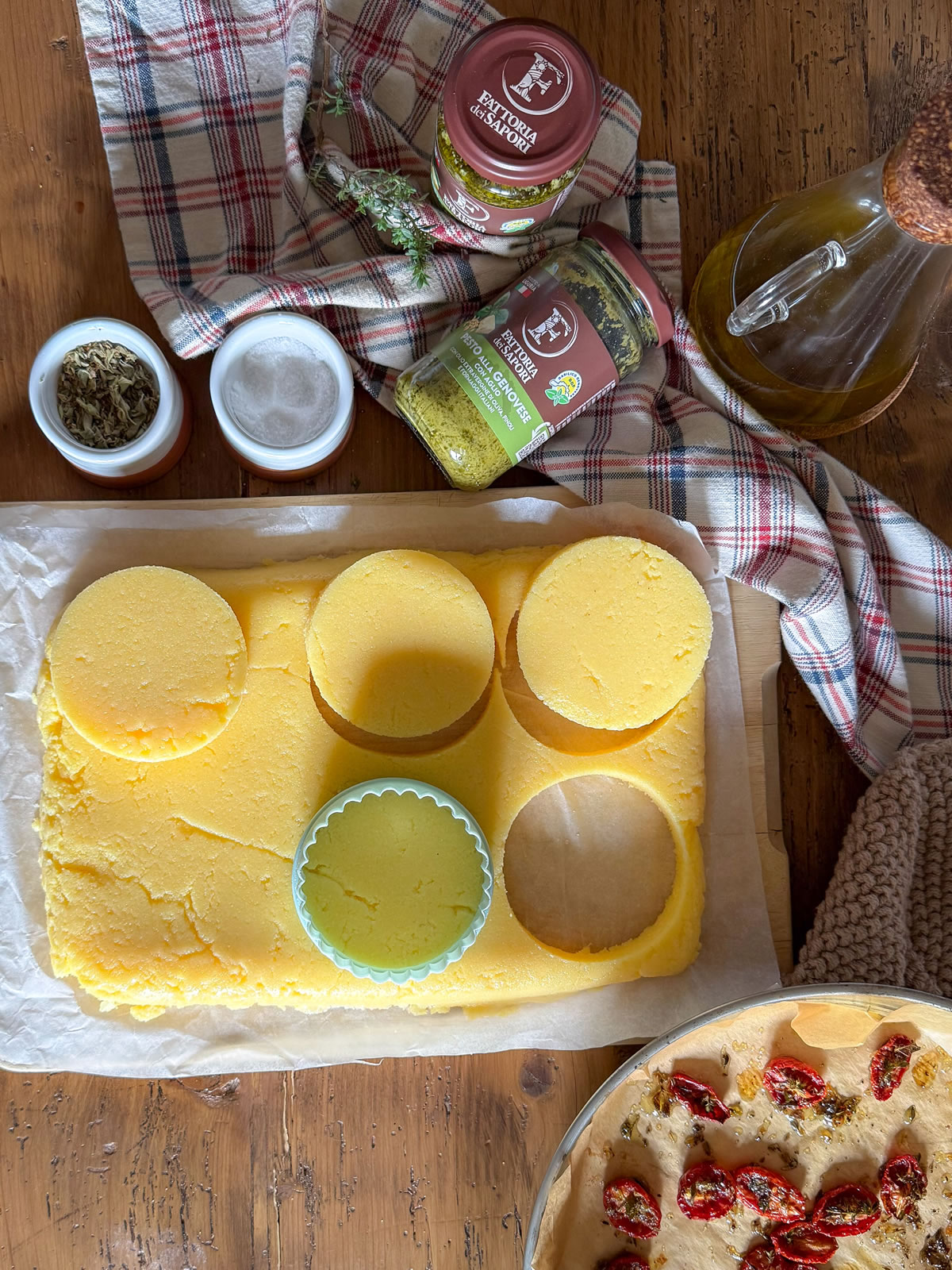 Polenta fritta con pesto stracciatella e pomodorini confit-005 Polenta fritta con pesto stracciatella e pomodorini confit-005