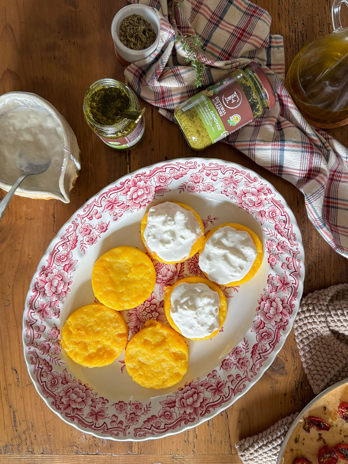 Polenta fritta con pesto stracciatella e pomodorini confit-007 Polenta fritta con pesto stracciatella e pomodorini confit-007