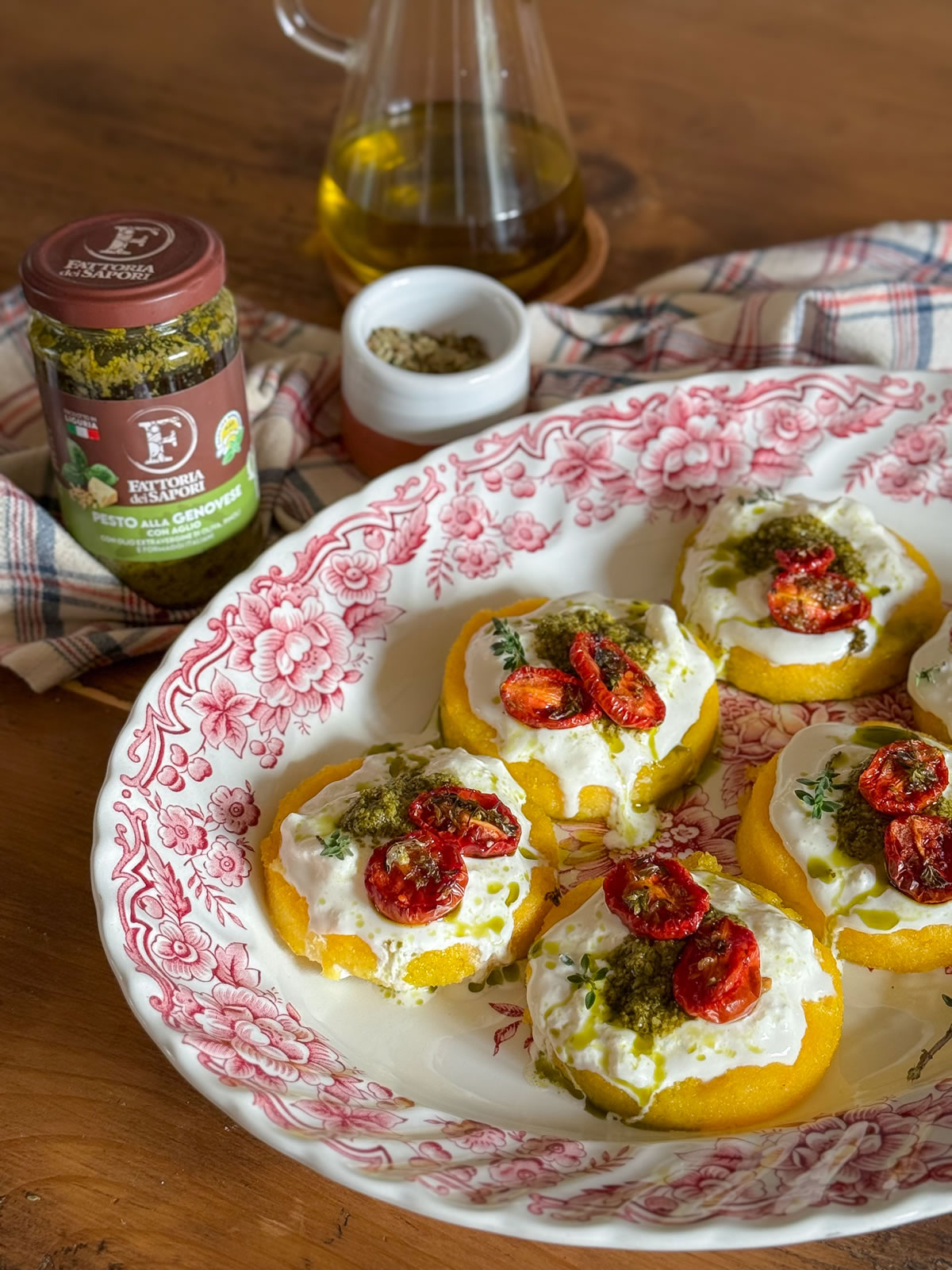 Polenta fritta con pesto stracciatella e pomodorini confit-009 Polenta fritta con pesto stracciatella e pomodorini confit-009