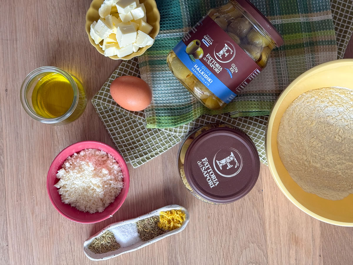 Biscotti olive, timo e rosmarino Biscotti olive, timo e rosmarino