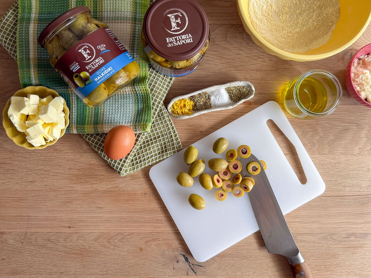 Biscotti olive, timo e rosmarino Biscotti olive, timo e rosmarino