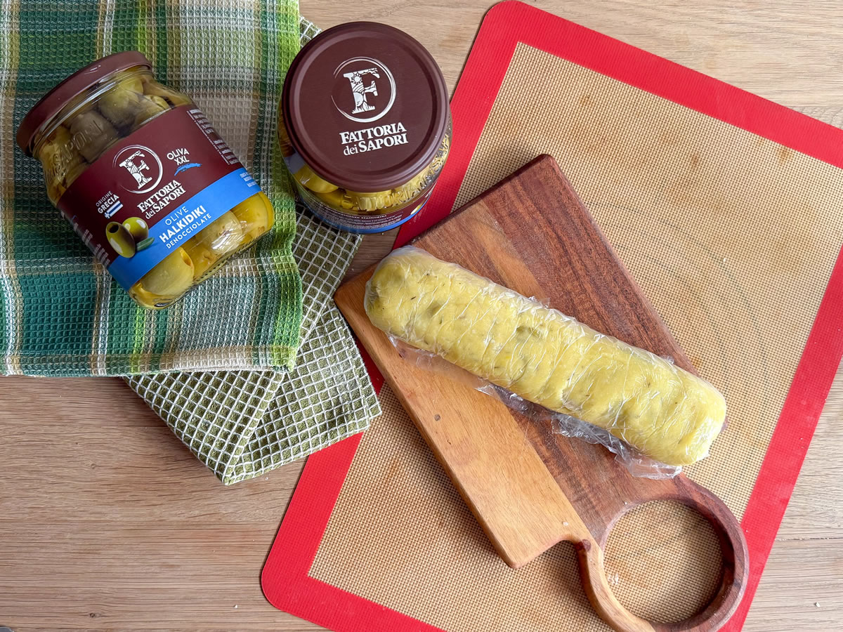 Biscotti olive, timo e rosmarino Biscotti olive, timo e rosmarino