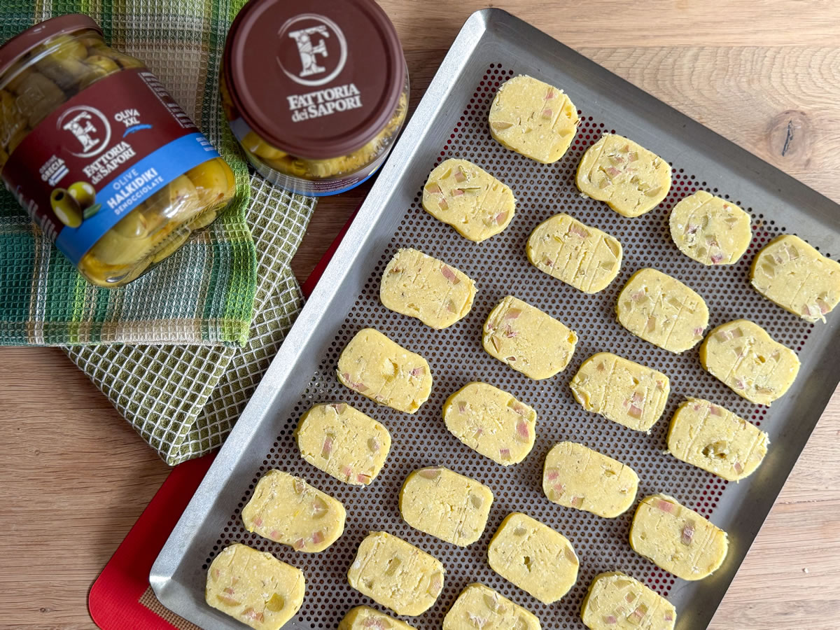 Biscotti olive, timo e rosmarino Biscotti olive, timo e rosmarino