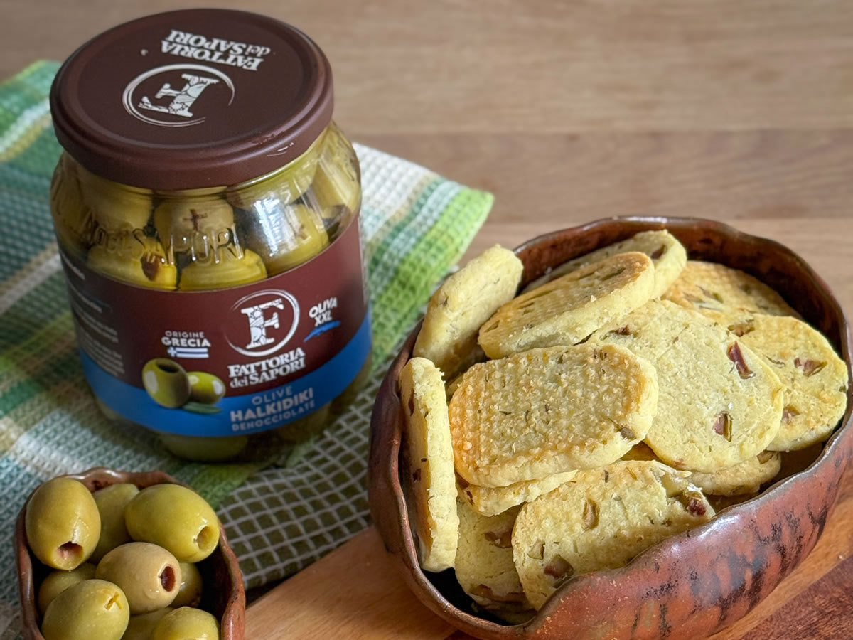 Biscotti olive, timo e rosmarino Biscotti olive, timo e rosmarino